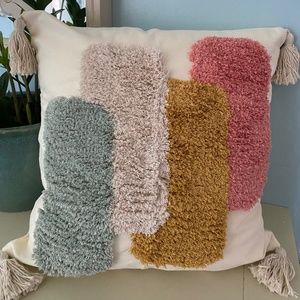 Tufted pillow COVER 18 x 18